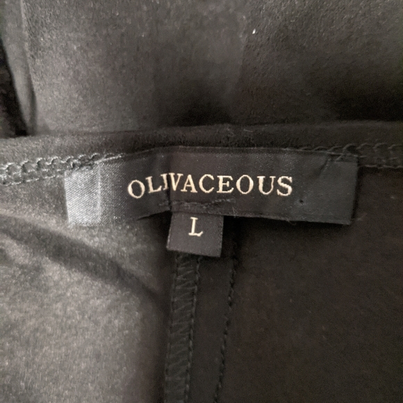 Olivaceous Crop  Knot-Front Crop Top Black L - Picture 11 of 11